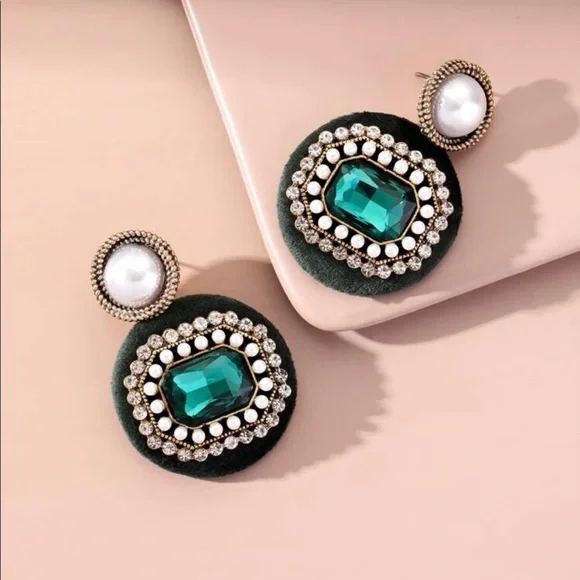 EARRINGS NWOT - Picture 4 of 7